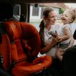 Scaun auto rotativ cu Isofix Coccolle Atira iSize R129, 40-150 cm, 0-36 kg, Top Tether, Centuri in 5 puncte, Pozitie de somn, Tetiera reglabila, Carcasa ranforsata, Spuma de memorie, Diamond Black