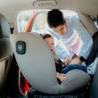 Scaun auto rotativ cu Isofix Coccolle Nova iSize, 40-150 cm, 0-12 ani, omologat R129, Top Tether, Insert nou nascut, Tetiera reglabila, Pozitie de somn, Sand Beige